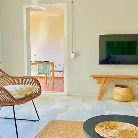 Apartamento Alambra Del Sol - Coastal Retreat By The