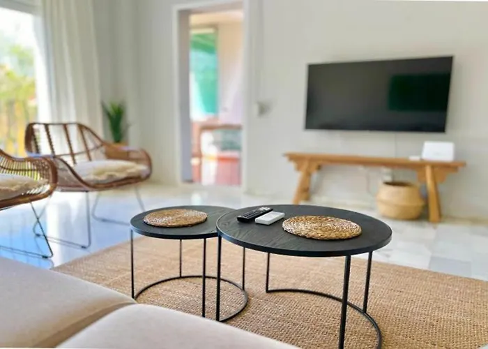 Alambra Del Sol - Coastal Retreat By The Appartement Estepona